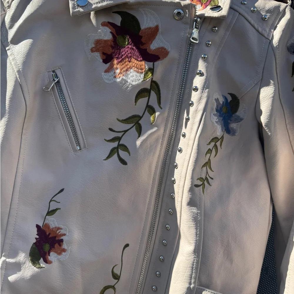 Boho Floral Embroidered Cream Biker Jacket Silver Studded Faux Leather  Size S - Picture 14 of 15
